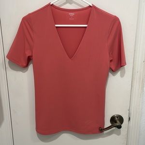 Express Fitted Tee in Coral Size Small